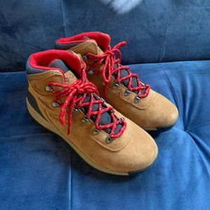 Wide Newton Ridge Waterproof Hiking Boots